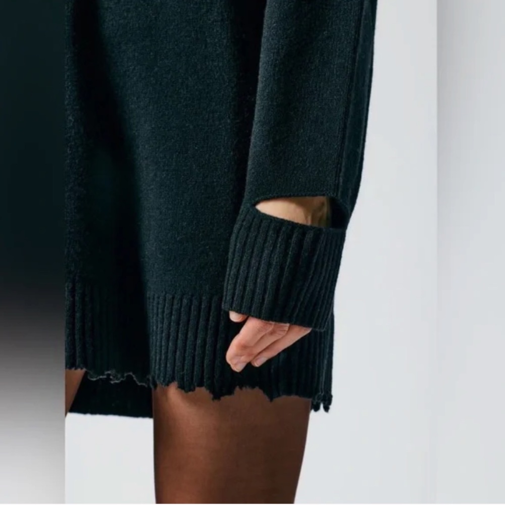 Tibi Black Distressed V-Neck Oversized Crew Sweater - Picture 4 of 4